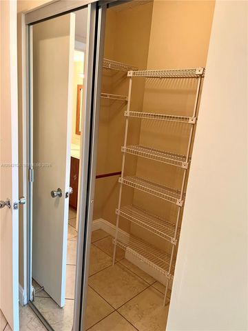919 Hillcrest Dr 102, Hollywood, FL 33021