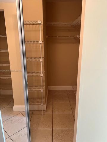 919 Hillcrest Dr 102, Hollywood, FL 33021