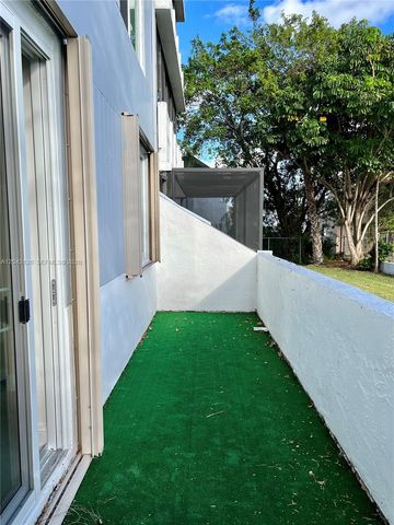 919 Hillcrest Dr 102, Hollywood, FL 33021