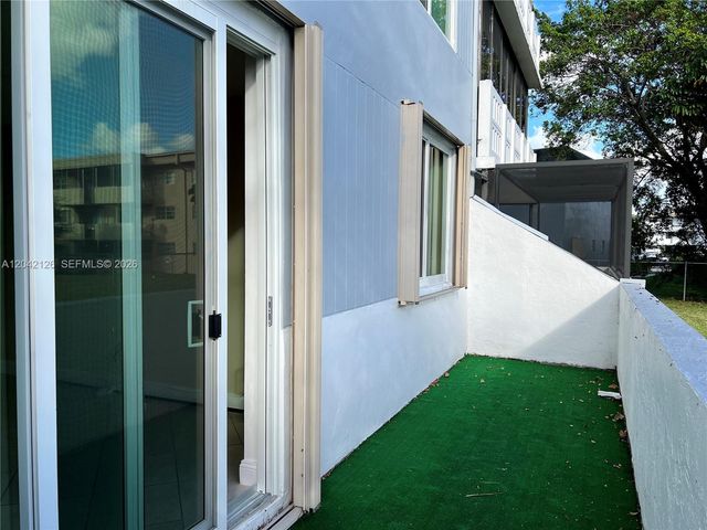 919 Hillcrest Dr 102, Hollywood, FL 33021