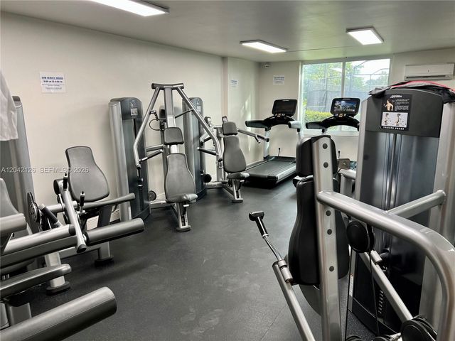 919 Hillcrest Dr 102, Hollywood, FL 33021