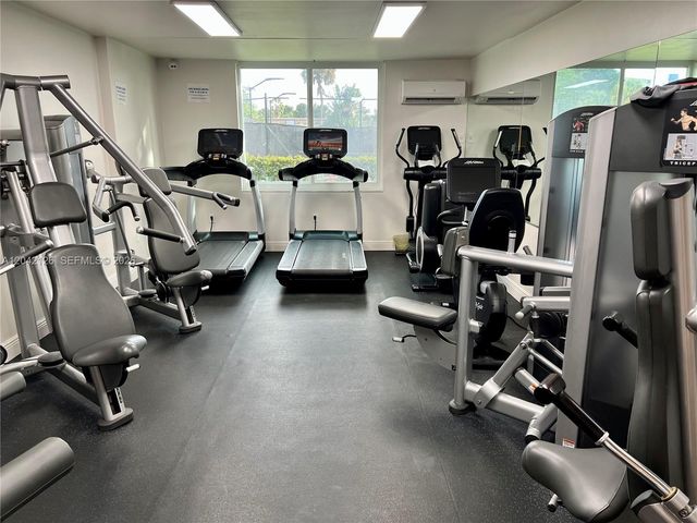 919 Hillcrest Dr 102, Hollywood, FL 33021
