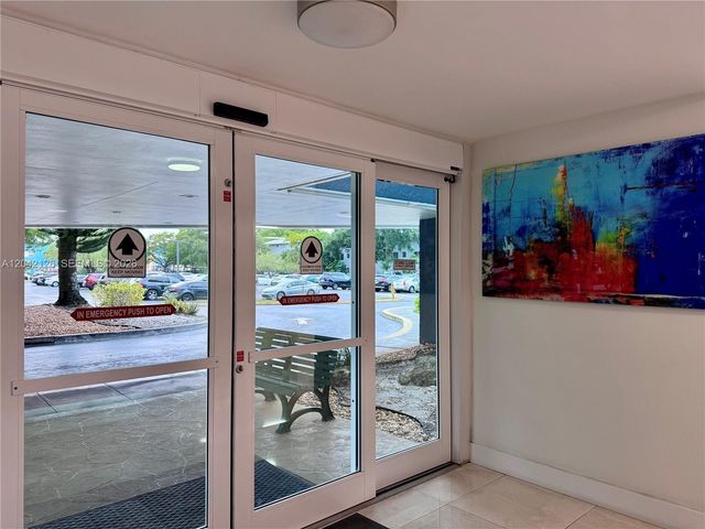 919 Hillcrest Dr 102, Hollywood, FL 33021