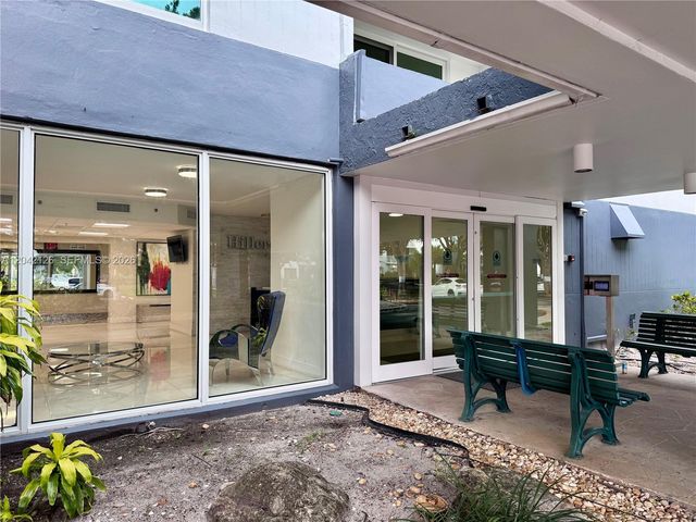 919 Hillcrest Dr 102, Hollywood, FL 33021