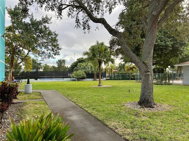 919 Hillcrest Dr 102, Hollywood, FL 33021