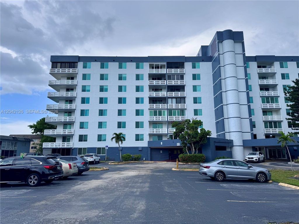 919 Hillcrest Dr 102, Hollywood, FL 33021