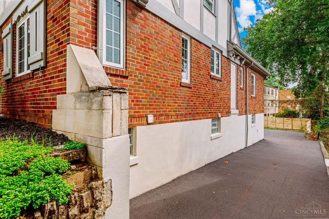 6272 Rogers Park Place, Cincinnati, OH 45213