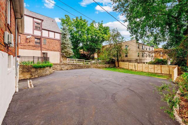 6272 Rogers Park Place, Cincinnati, OH 45213