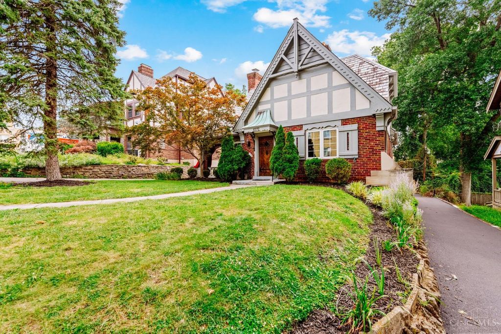 6272 Rogers Park Place, Cincinnati, OH 45213