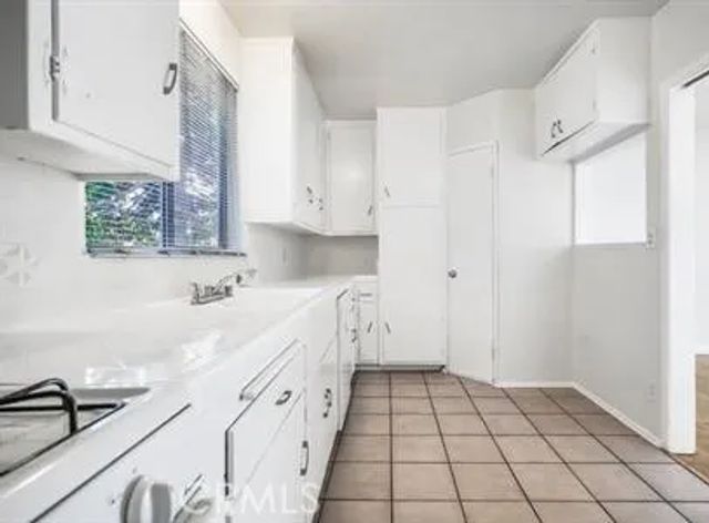 1288 Barry, Los Angeles, CA 90025