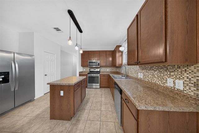 165 Dandy DR, Buda, TX 78610