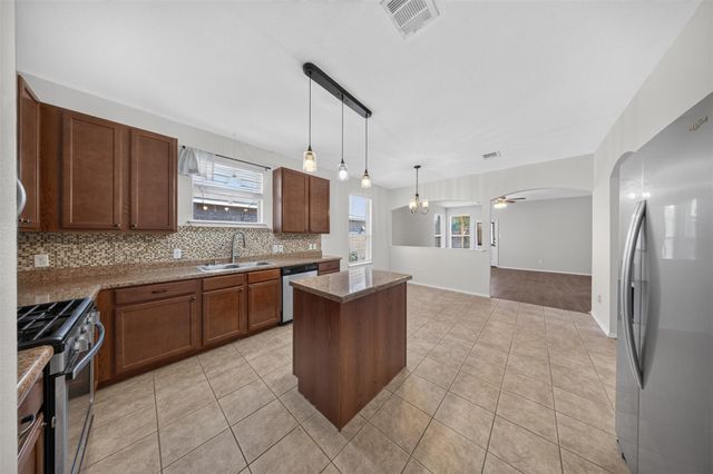 165 Dandy DR, Buda, TX 78610