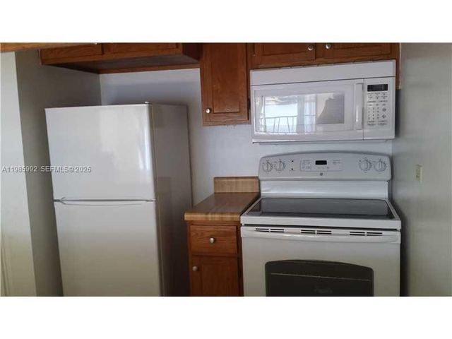 3720 INVERRARY DR 2M, Lauderhill, FL 33319