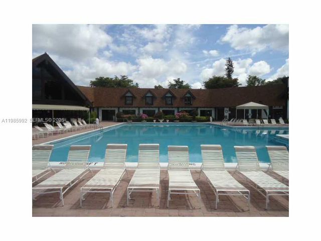 3720 INVERRARY DR 2M, Lauderhill, FL 33319