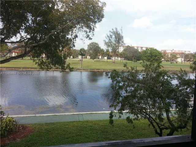 3720 INVERRARY DR 2M, Lauderhill, FL 33319