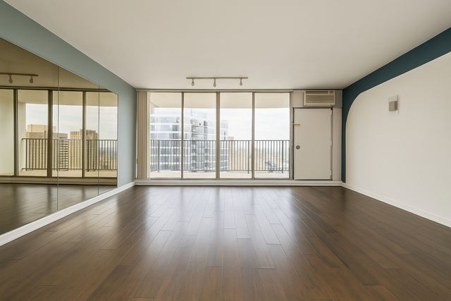 300 N State Street 5503, Chicago, IL 60654