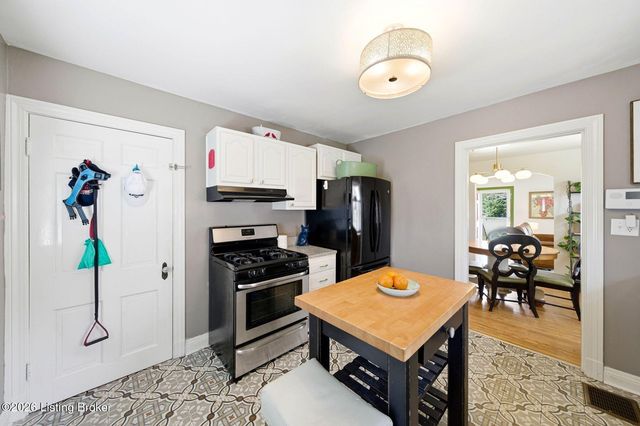 5707 W Southland Blvd, Louisville, KY 40214