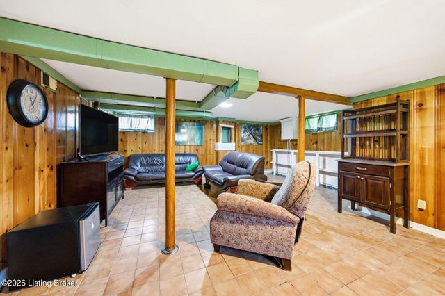 5707 W Southland Blvd, Louisville, KY 40214