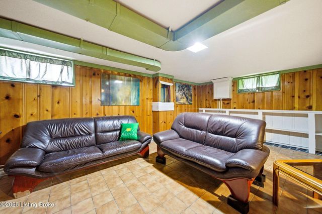 5707 W Southland Blvd, Louisville, KY 40214