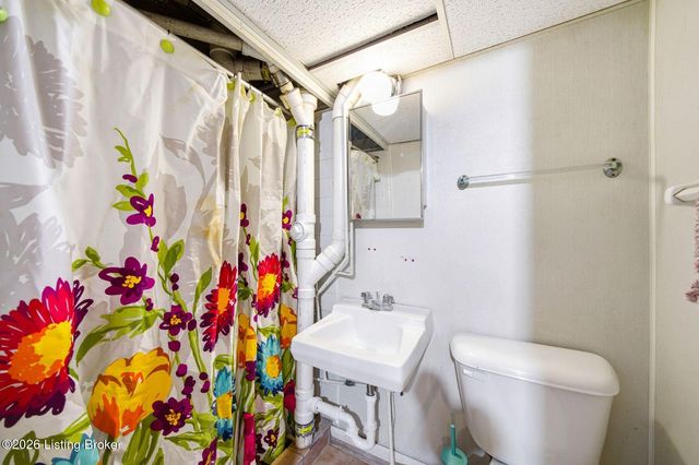 5707 W Southland Blvd, Louisville, KY 40214