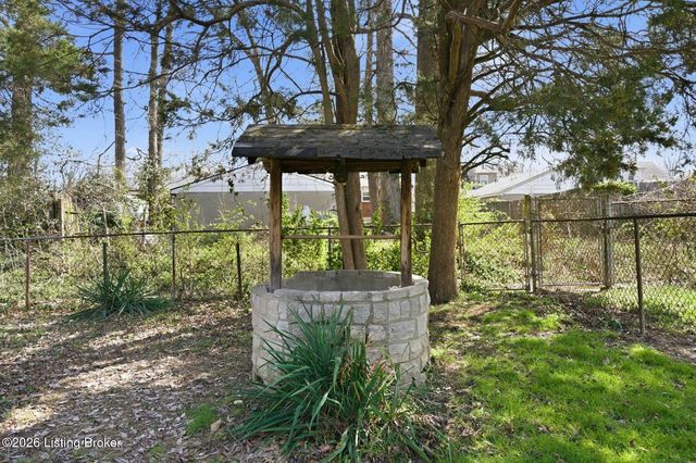 5707 W Southland Blvd, Louisville, KY 40214