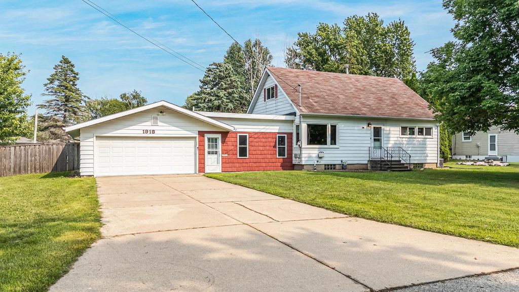 1918 ALASKA STREET, Oshkosh, WI 54902