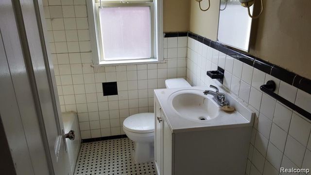 14876 Strathmoor Street, Detroit, MI 48227
