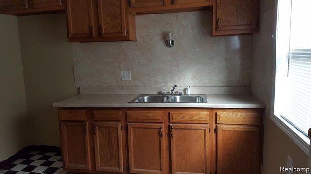 14876 Strathmoor Street, Detroit, MI 48227