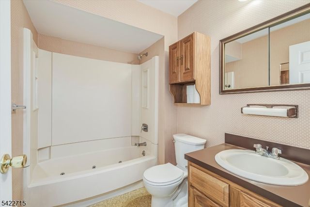 79 Carriage Ln, Sparta Twp., NJ 07871