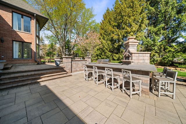 599 Chateaux Bourne Drive, Barrington, IL 60010
