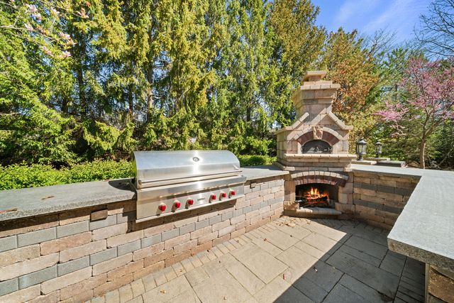 599 Chateaux Bourne Drive, Barrington, IL 60010