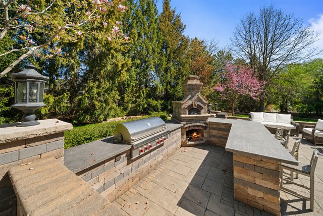 599 Chateaux Bourne Drive, Barrington, IL 60010