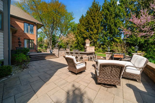 599 Chateaux Bourne Drive, Barrington, IL 60010