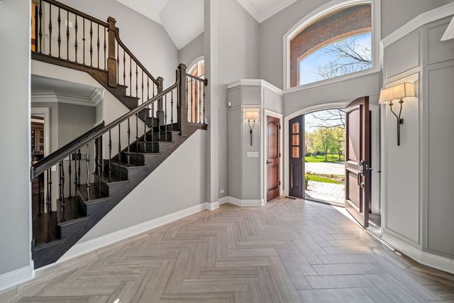 599 Chateaux Bourne Drive, Barrington, IL 60010