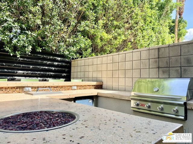 588 E San Lorenzo Road 204, Palm Springs, CA 92264
