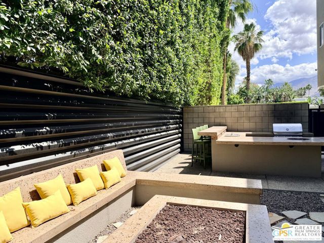 588 E San Lorenzo Road 204, Palm Springs, CA 92264