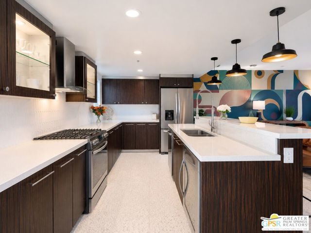 588 E San Lorenzo Road 204, Palm Springs, CA 92264