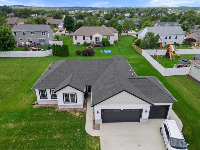 335 Crestview Lane, Lake Mills, WI 53551