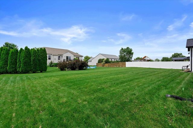 335 Crestview Lane, Lake Mills, WI 53551