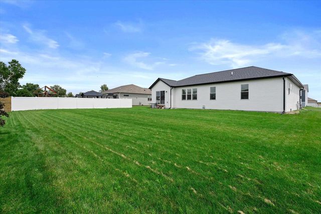 335 Crestview Lane, Lake Mills, WI 53551