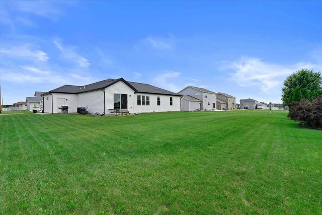 335 Crestview Lane, Lake Mills, WI 53551