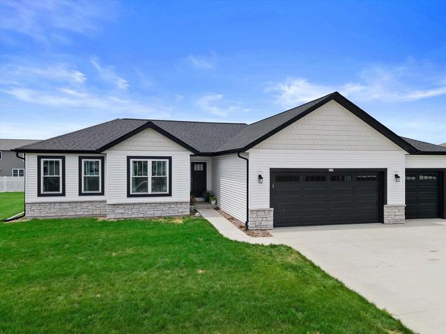335 Crestview Lane, Lake Mills, WI 53551