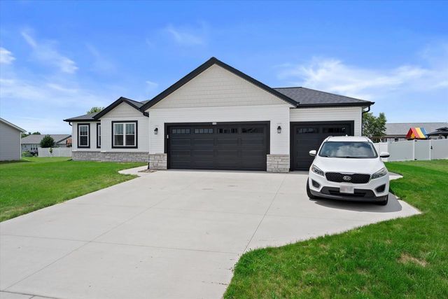 335 Crestview Lane, Lake Mills, WI 53551