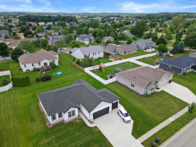 335 Crestview Lane, Lake Mills, WI 53551