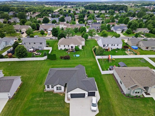 335 Crestview Lane, Lake Mills, WI 53551