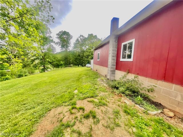 1805 Lee Creek Rd, Belleville, WV 26133