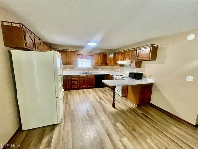 1805 Lee Creek Rd, Belleville, WV 26133