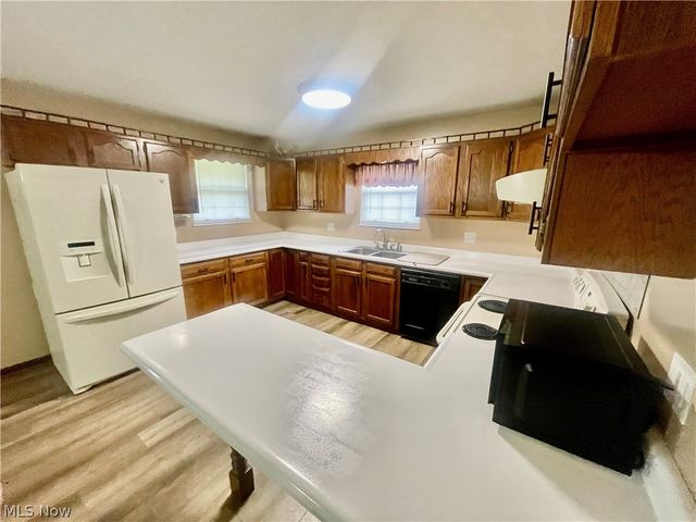 1805 Lee Creek Rd, Belleville, WV 26133