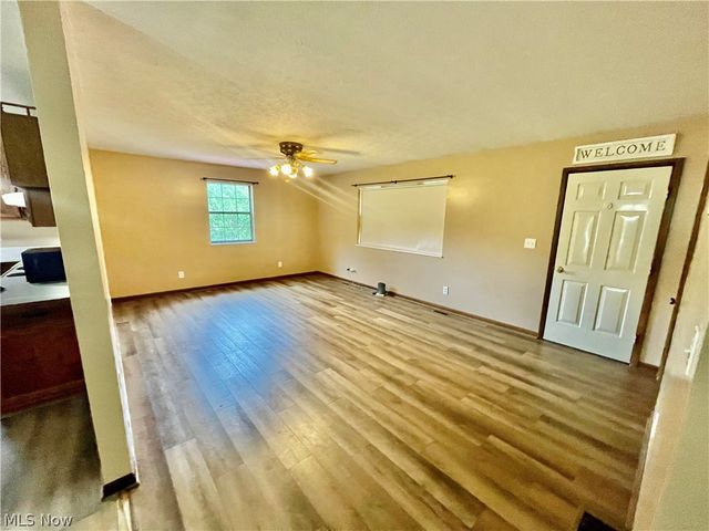 1805 Lee Creek Rd, Belleville, WV 26133