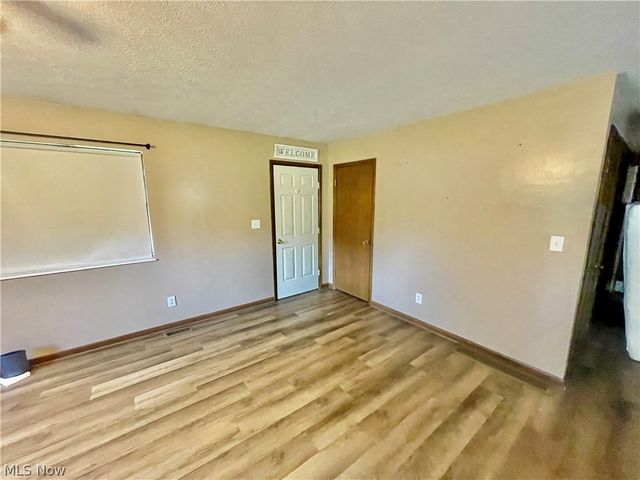 1805 Lee Creek Rd, Belleville, WV 26133